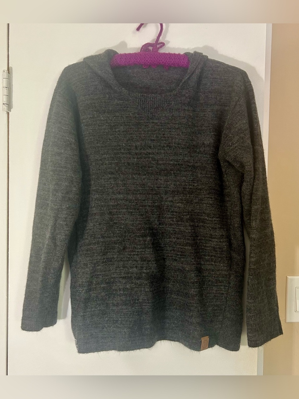 Paka Women’s Handmade Alpaca Hooded Pullover Sweater, Charcoal Gray Medium/Large - Picture 2 of 16